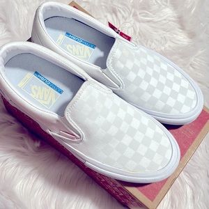 WHITE CHECKERED ❄️ VANS